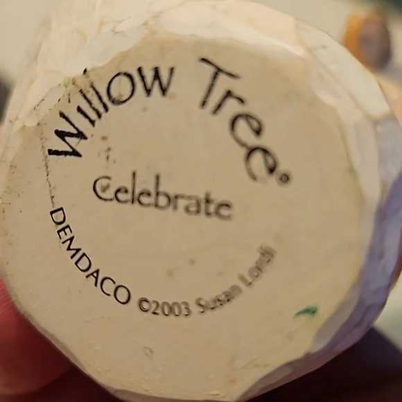 Willow Tree | Celebrate Figurine with Angel Wings by Susan Lordi - Picture 11 of 11